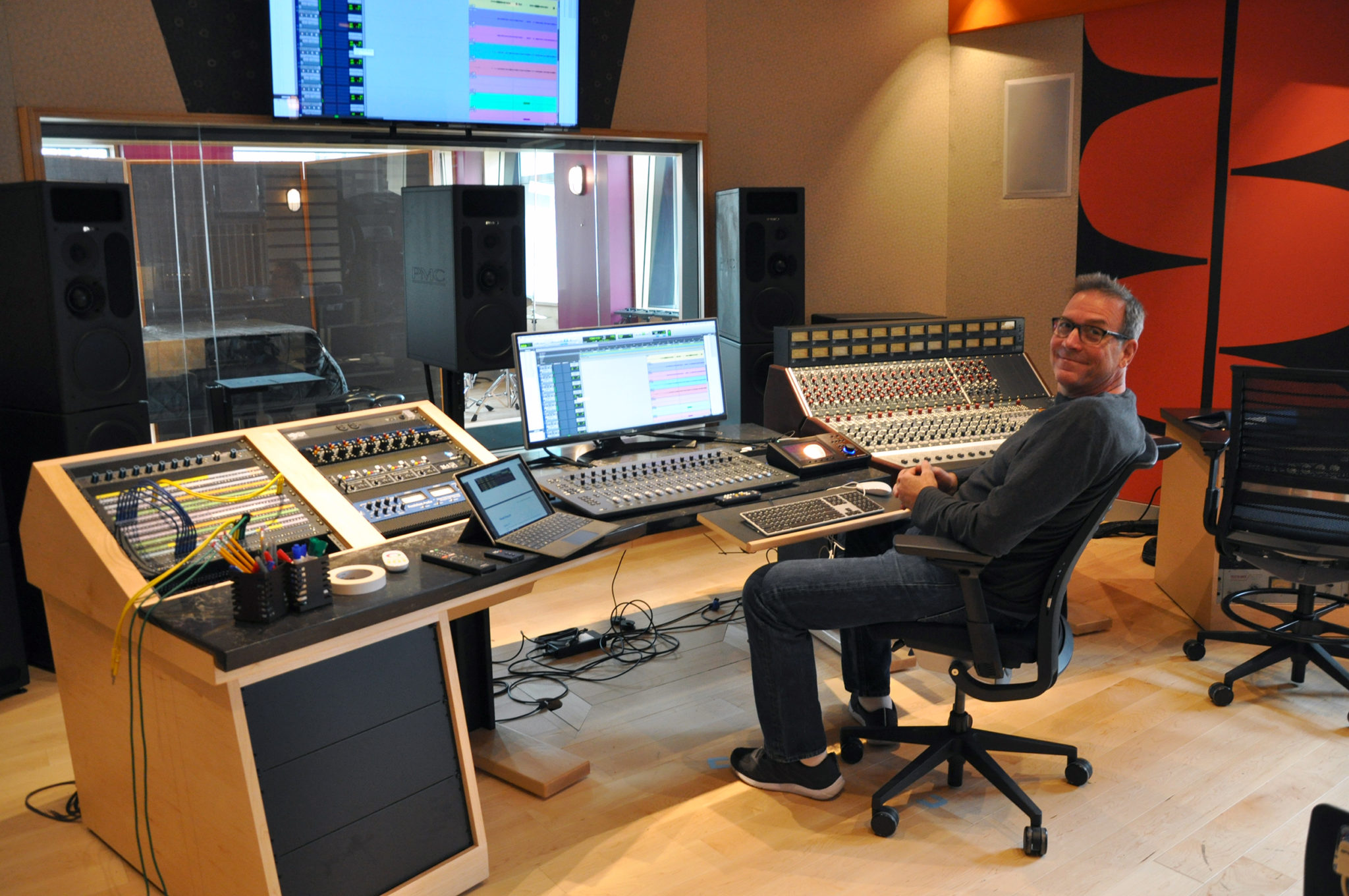 2 P18 R NYU DSC 1411 Retro Studio Dolby Atmos 2500 2048x1360